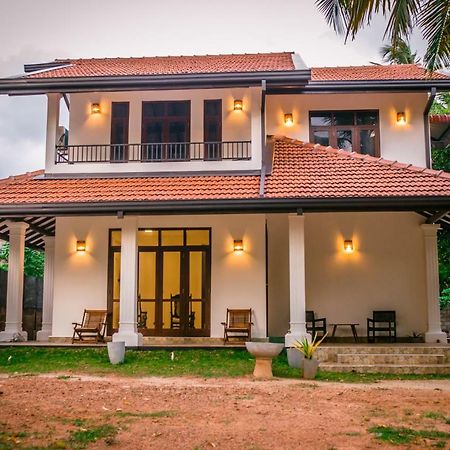 BIVORA Villa Negombo Exteriör bild